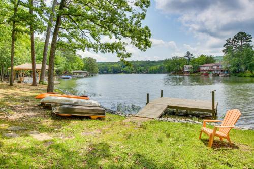 Hot Springs Village Apartamento | Scenic Studio on Lake Desoto with Patio!