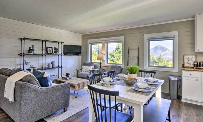 Carson Apartamento | Scenic Studio w/ Loft & View of the Columbia River