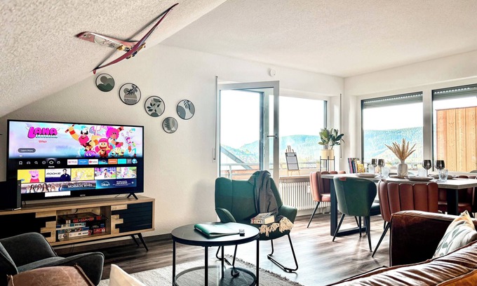 Neustadt Apartamento | Scenic View: 2 BR, Balcony, Foosball, Dogs are free, Private Parking, Near Lake