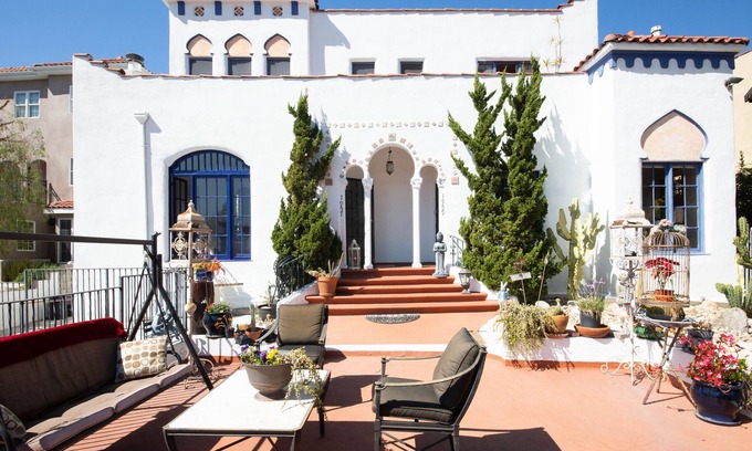 Los Feliz Condominio | Vistas panorámicas cerca del parque Griffith en una zona tranquila que está a pocos minutos de Hollywood.