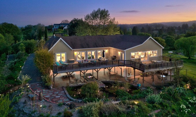 Forestville Casa | Scenic Vista House Overlooking Russian River Valley