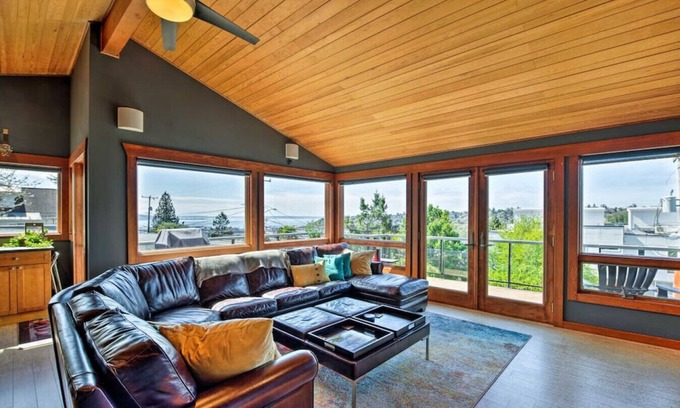 North Queen Anne Casa | Scenic Water-View Queen Anne Home, 2Mi to Downtown