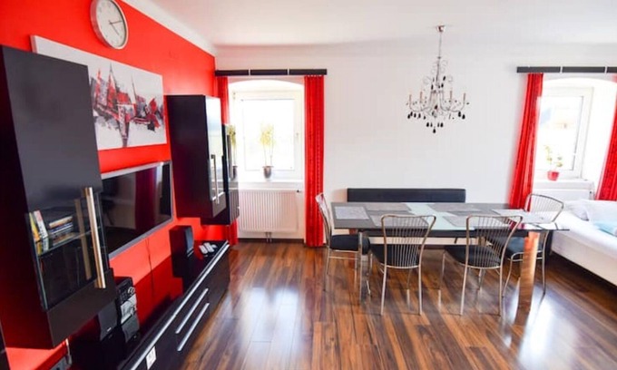 Sankt Martin-Karlsbach Apartamento | Schöne 90m² Wohnung mit Drei Zimmern am Land