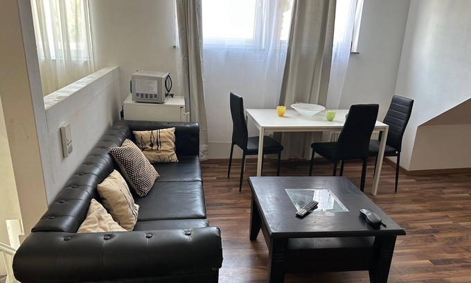 Gladbach Apartamento | Schöne DG Wohnung in MG Zentrum
