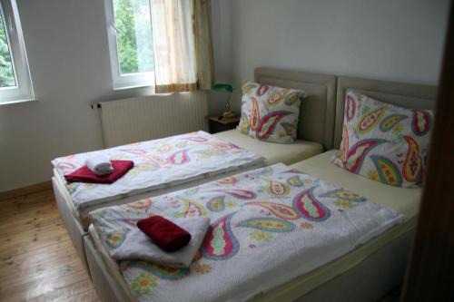 Ebersdorf Apartamento | Schöne Ferienwohnung in Ebersdorf mit Grill und Garten