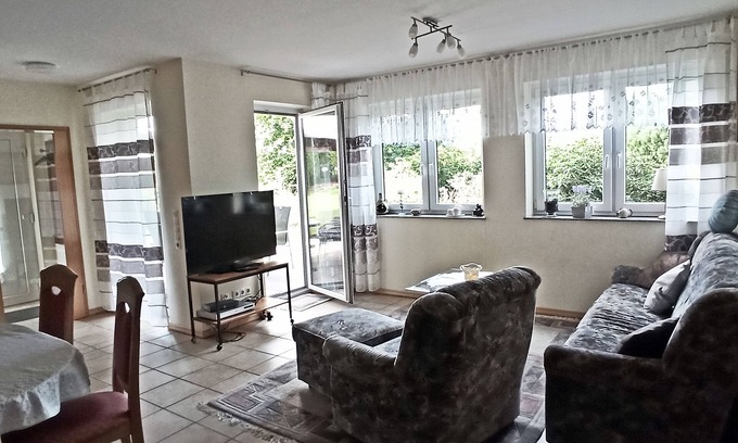 Bendorf Apartamento | Schöne Ferienwohnung mit Küche, Wohnzimmer, 2 Schlafzimmer, Terrasse und Garten