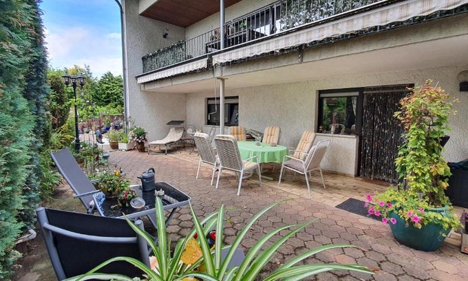 Felsberg Apartamento | Schöne Ferienwohnung mit Terrasse und Garten