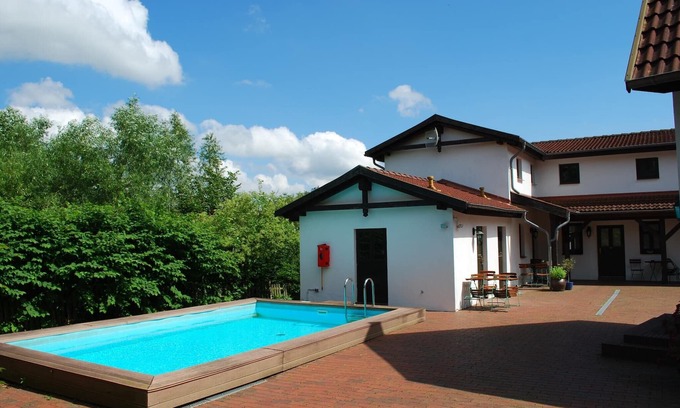 Dargun Villa | Schönes Ferienhaus en Dargun con piscina