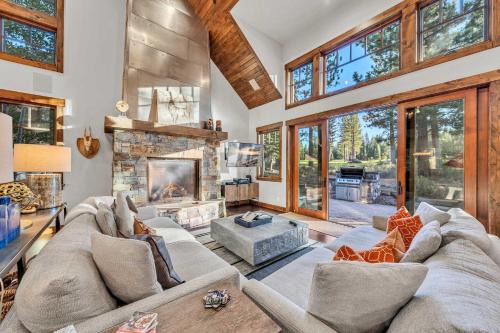 Truckee Casa | Schaffers Mill Escape Golf Views and Near Skiing