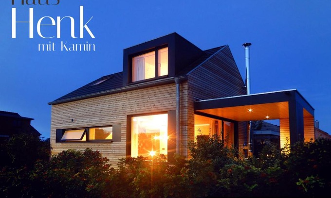 Zierow Casa | Schickes Holzchalet "HENK" - mit Kamin - Ostsee Strand 500m - 4 Personen - by "Meyers am Meer"