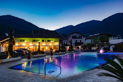 Lana Hotel | Schlosshof Charme Resort – Hotel & Camping