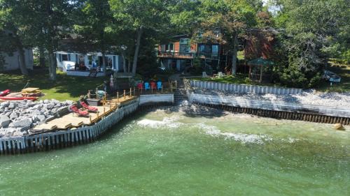 Northeastern Michigan Apartamento | Schmidt's Cove - Amazing Private Lakefront!