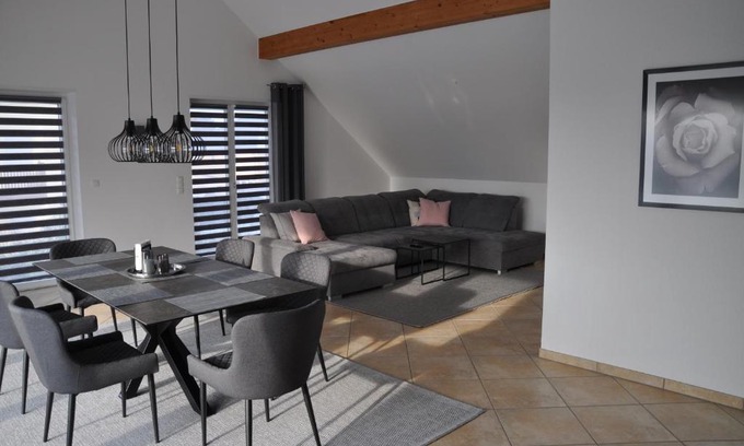 Roemerberg Apartamento | Schnurs Ferienwohnung