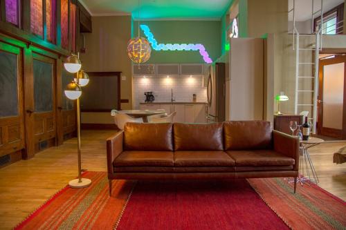 Neighborhood of the Arts Apartamento | School 31 Lofts