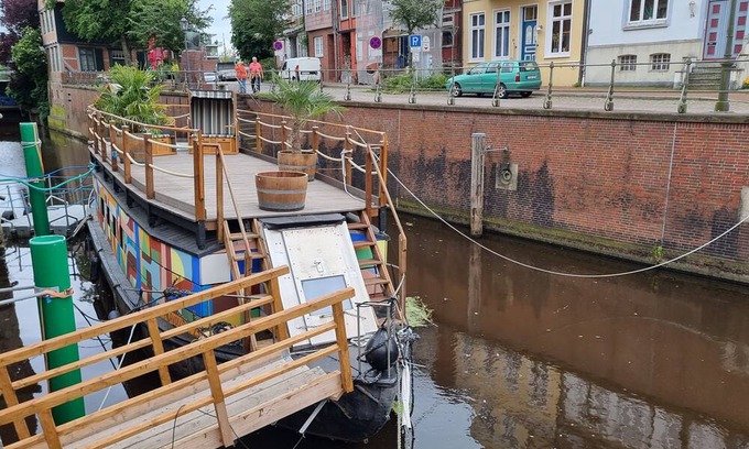 Stade Alquiler De Eote | Schute Kunstkudder in the Hansehafen - Houseboat Kunstkudder in the Hansehafen in Stade