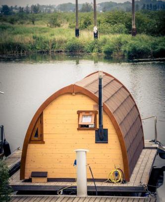 Anklam Otro | Schwimmpod an der Peene