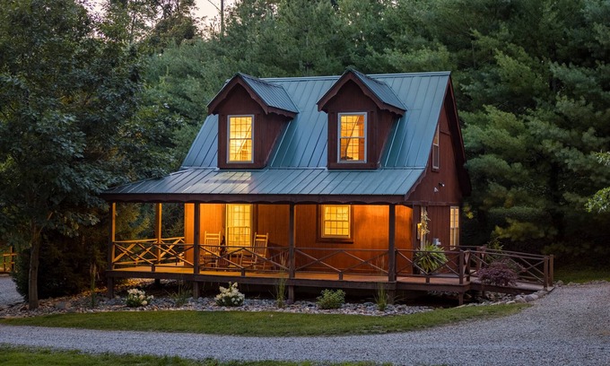 Millersburg Cabina | Scotch Pine . Trailside Lodging