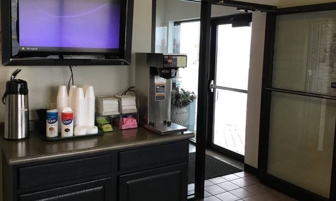Wichita Hotel | Scotsman Inn West - Airport