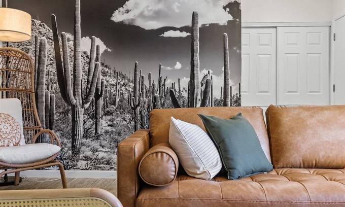 Entertainment District Casa | Scott Pad - Remodeled space, centrally located, large pool!