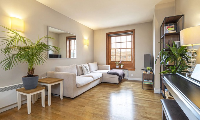 West Hill Apartamento | Scott's Avenue by UnderTheDoormat