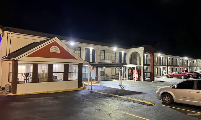 Augusta Hotel | Scottish inn