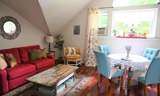 Caroline Apartamento | Scottland Yard Farm- Peacock's Perch