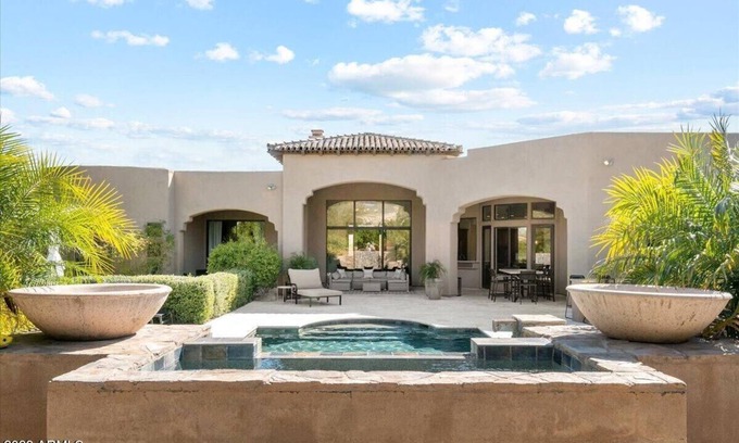 McDowell Acres Casa | Scottsdale Paradise- POOL, Spa, Pickleball/Basketball, Fire Pit & Great HIKING!