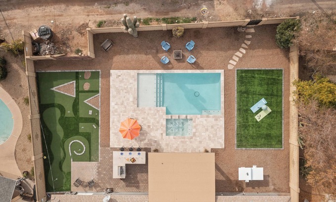 Scottsdale Country Acres Casa | Scottsdale Playhouse | Pool & Mini Golf in OldTown