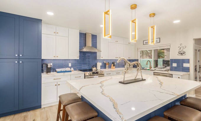 Central Scottsdale Casa | Scottsdale Retreat w/Pool, Games & Putting Green!