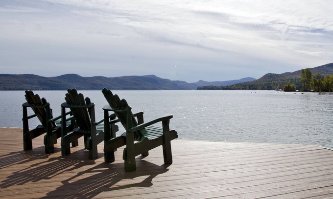 Lake George Hotel | Scotty's Lakeside Resort