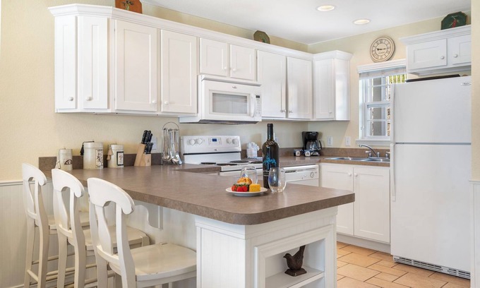 Kimberling City Condominio | Screened In Porch-Expansive Condo-Outdoor Pool-Table Rock Lake Access-Free Attraction Tickets