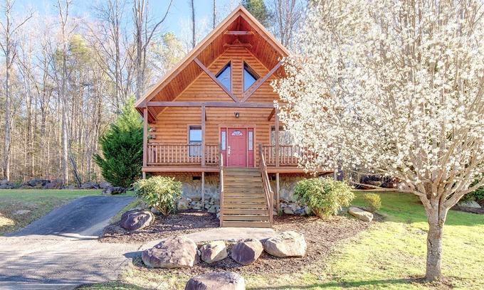 White Oak Lodge Cabina | Hideaway de Marlene, 3 habitaciones, piscina, jacuzzi, chimenea, Wi-Fi, para 6 personas