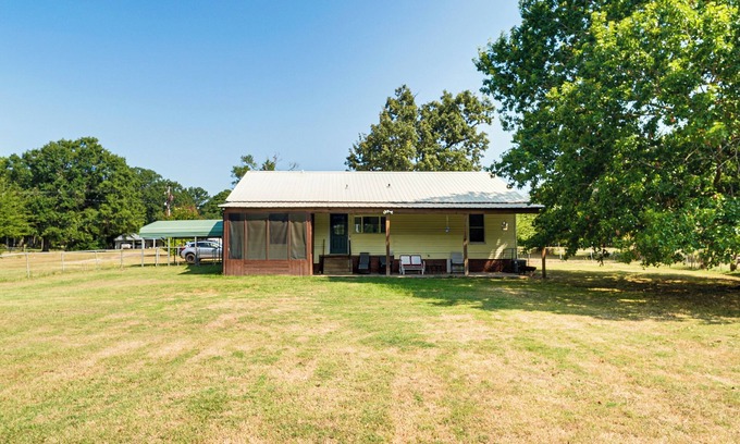 Jasper Heights Casa | Screened Patio + Fire Pit: Peaceful Marshall Home