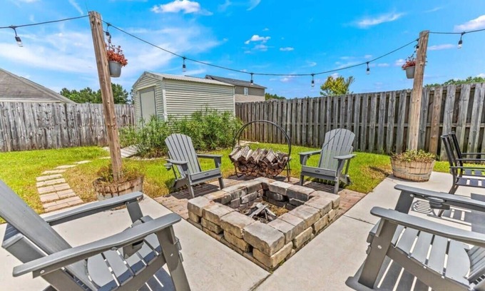Pooler Casa | Screened Porch, Firepit, Patio! Peaceful in Pooler