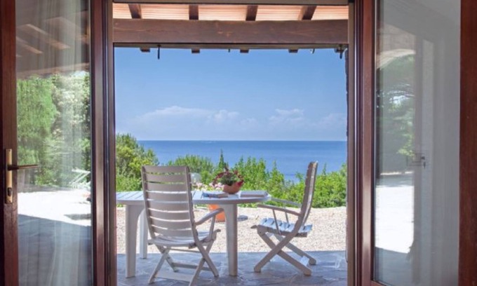 Capoliveri Villa | En una posición única y tranquila, frente al mar. 3 + 1 pax, mar 80 mt.