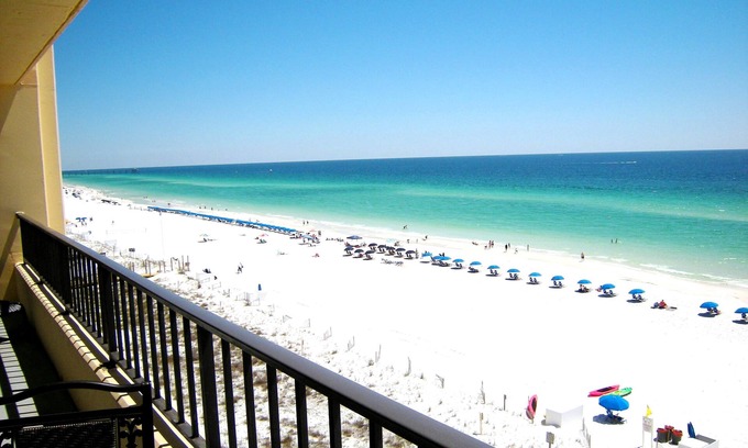 Fort Walton Beach Condominio | SD708: RECIENTEMENTE REMODELADO - Amplio, piso superior, condominio frente a la playa, balco de 30 '