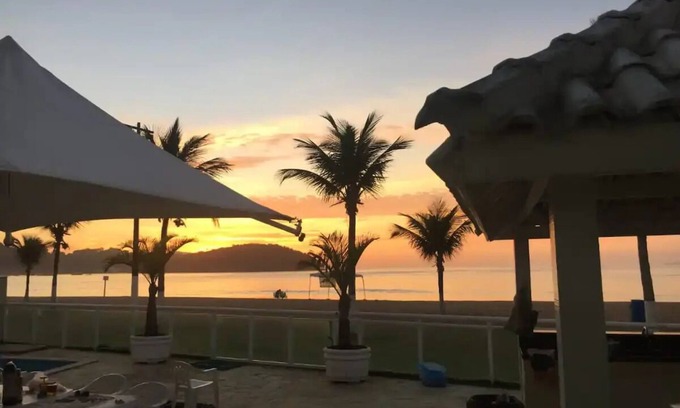 Angra dos Reis Casa | Se Apaixone em Cada Pôr do Sol: Casa Pé na Areia!