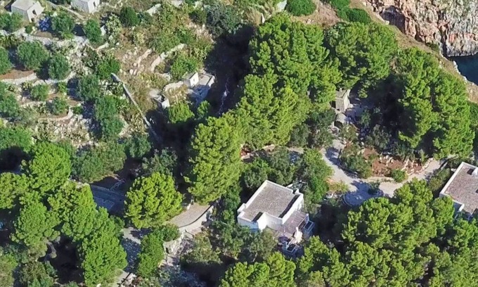 Castro Marina Villa | Unique villa with access to the sea and beautiful views (house A)