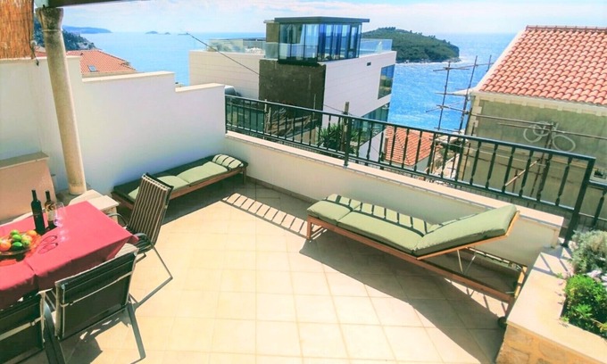 Ploce Apartamento | Vistas al mar y la isla, gran terraza; A pie del casco antiguo.