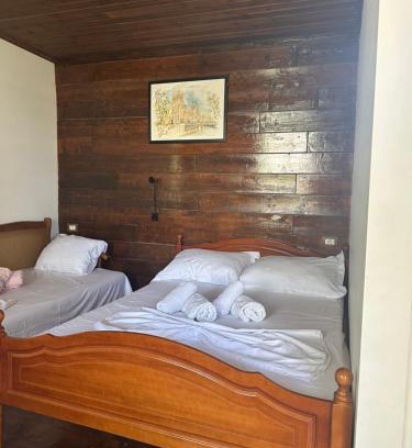 Qazim Pali Apartamento | SEA bed and restaurant 1