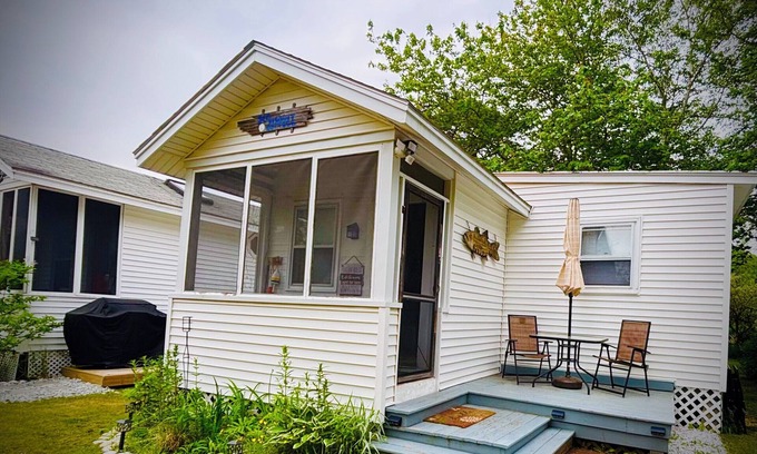 Pine Point Cabaña | Sea Bisquit Cottage by the Ocean
