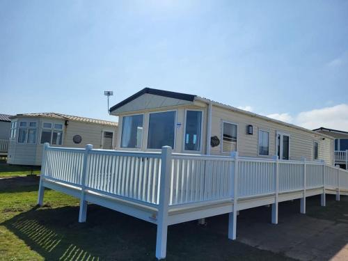 Crimdon Otro | Sea Bliss Beachfront Caravan, 2 Bed King Ensuite, Sleeps 6, Wrap Decking, Crimdon Dene