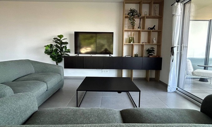 Saint Antoine Apartamento | Sea breeze: a 3 bedroom 2 bathroom apartment with a shared pool in Nice