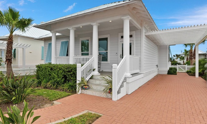 The Shores Casa | Sea Breeze Cottage - Private home at The Shores