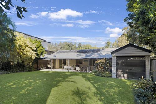 Mudjimba Casa | Sea Breeze Cottage at Mudjimba - Pet friendly