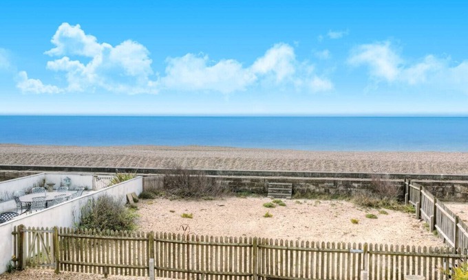 South Hayling Apartamento | Sea Breeze Haven | 4 Beds with Stunning Views