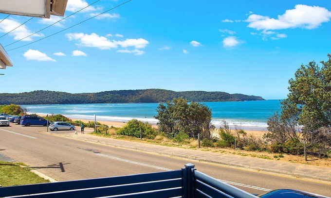 Umina Beach Casa | Sea Breeze Retreat - Beach front