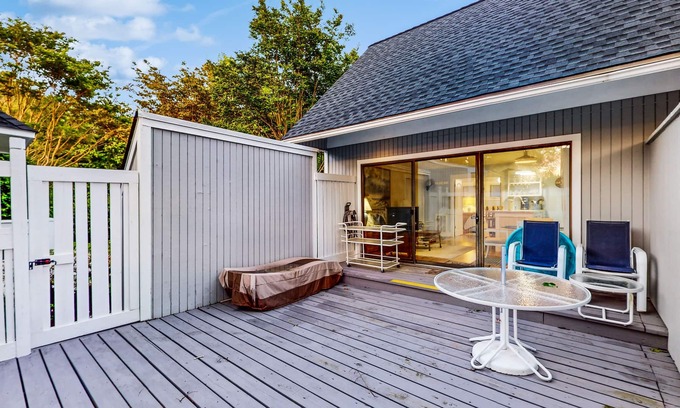 Bethany Beach Condominio | Sea Colony Tennis 1st floor condo w/ pool, free WiFi, and gym