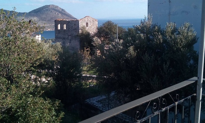 East Mani Casa | Sea-Esta Mani Mountain Retreat.