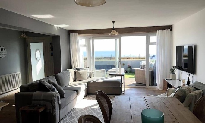 Peacehaven Casa | Sea Facing 2BD Terraced Home - Peacehaven